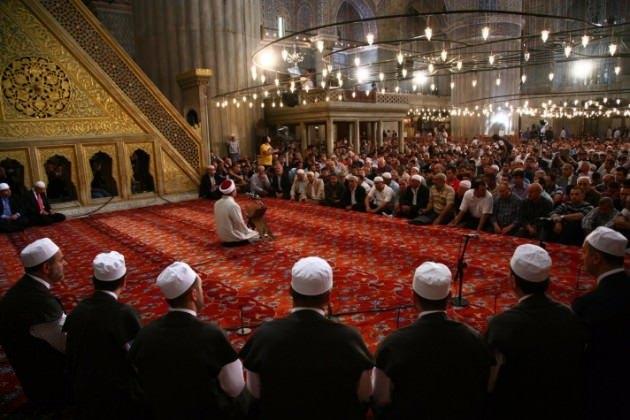 <p>İnayetine ihtiyacımız açık, çaresizliğimiz her hâlimizden belli; bizleri yara-bere almadan hedefe ancak Sen ulaştırabilir ve bugüne kadar elli defa çatlamış, kırılmış ruh dünyamızı da ancak Sen tamir edebilirsin. İçimizi Sana döküyor, kusurlarımızı Sana açıyor ve bize yeniden insan olma yollarını göstermeni diliyoruz.</p>

<p> </p>
