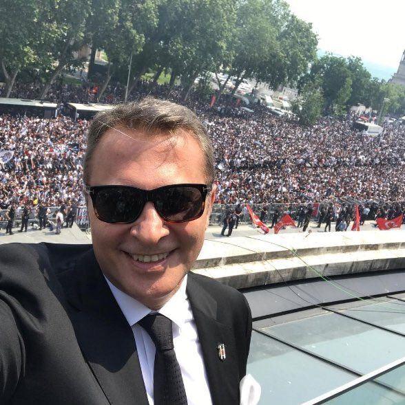 <p>Fikret Orman'dan selfie</p>
