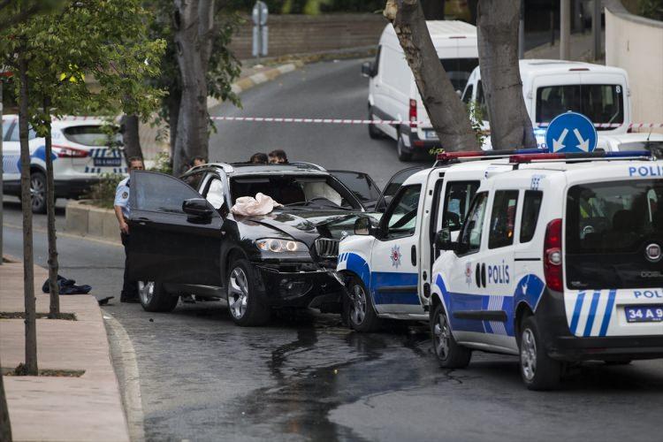 <p>Kazada 1 polis yaralanırken, kaza sonrası şahıslarla polis arasında silahlı &ccedil;atışma yaşandı.&nbsp;</p>

<p>&nbsp;</p>
