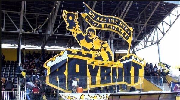 <p>Bölgesel Amatör Lig'de mücadele eden Bayburtspor taraftarı</p>