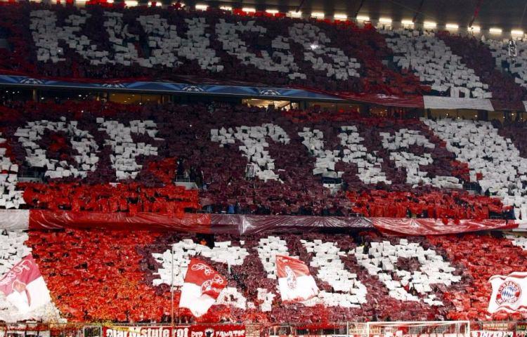 <p>Bayern Münih taraftarlarının, Manchester United ile oynanan UEFA Şampiyonlar Ligi çeyrek final rövanş maçı öncesi yaptığı koreografi</p>