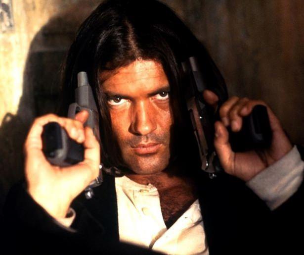 <p><strong>EL MARIACHI</strong><br />
Aktör: Antonio Banderas<br />
Film: Desperado (1995), Once Upon A Time In Mexico (2003)</p>
