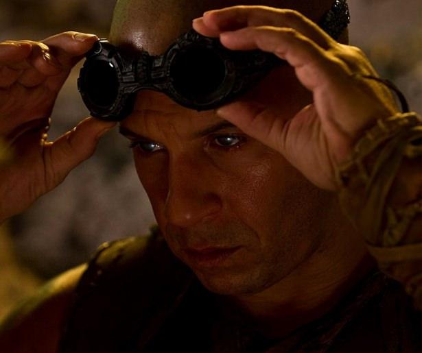 <p><strong>RIDDICK</strong><br />
Aktör: Vin Diesel<br />
Film: Pitch Black (2000), The Chronicles Of Riddick (2004), Riddick (2013)</p>
