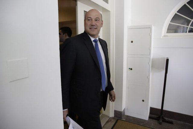 <p>Bir zamanlar Goldman Sachs Operasyon Direkt&ouml;rl&uuml;ğ&uuml; gibi &uuml;st d&uuml;zey bir idari pozisyonunda &ccedil;alışan ve şu anda Milli Ekonomi Şurası direkt&ouml;rl&uuml;ğ&uuml; yapan Gary Cohn senede sadece 30 bin dolar kazanıyor.&nbsp;</p>
