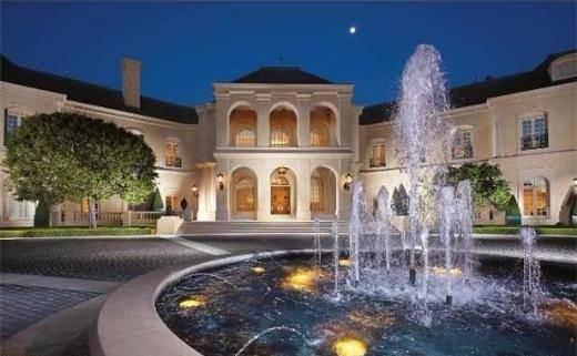 <p>Candy Spelling Aktris Tori Spelling’in annesi Candy Spelling, Los Angeles’daki malikanesini 2011 Temmuz’da 85 milyon dolara sattı. Otel büyüklüğündeki malikanede 2 kulvarlı bowling salonu, atari salonu, kuaför ve çiçekçi bulunuyor.</p>
