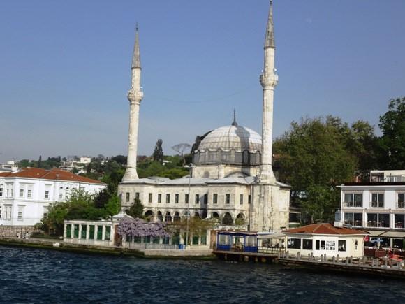 <p>Beylerbeyi Camii (eski adı: İsravroz Camii) (Birinci Abdülhamîd)</p>