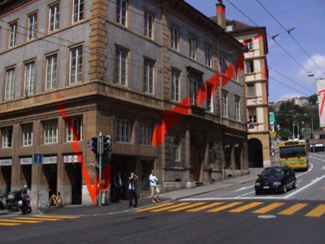 <p><strong>Cevap: Hiçbiri. Zira bu çizgiler, Felice Varini'nin yıllardır üzerinde çalıştığı bir göz yanılgısı.</strong></p>