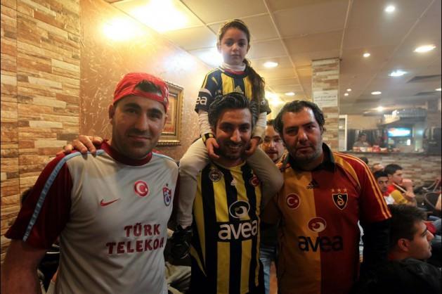 Şampiyonlar Ligi çeyrek finalinde Real Madrid ile karşılaşan Galatasaray'ı Lübnan'ın başkenti Beyrut'taki Türkler de ilgi ile izliyor.