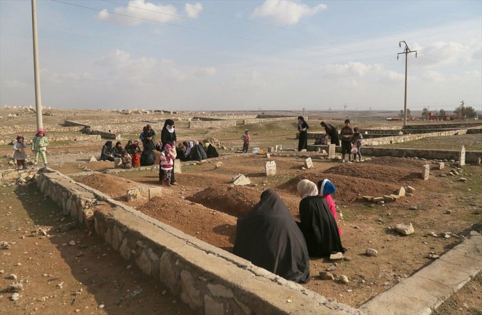 <p>Ter&ouml;r &ouml;rg&uuml;t&uuml; ve g&uuml;venlik g&uuml;&ccedil;leri arasında yaklaşık 100 g&uuml;n s&uuml;ren &ccedil;atışmaların ardından geri alınan kentin doğu kesiminde, g&uuml;venliğin kısmi bir şekilde sağlanmasıyla savaşın ağır bilan&ccedil;osu da g&uuml;n y&uuml;z&uuml;ne &ccedil;ıkmaya başladı.</p>

<p>&nbsp;</p>
