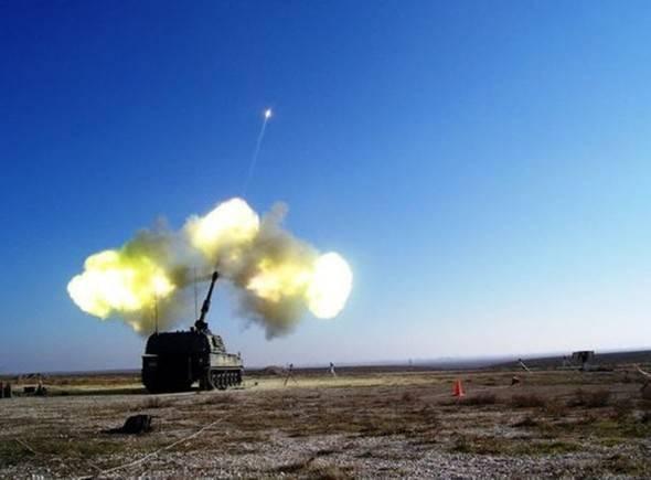 <p>Dünya orduları arasında aynı sınıfta çok az sayıdaki silah sisteminde bulunan özelliklere sahip, 8 metrelik namlusuyla 40 kilometre uzaklıktaki hedeflere nokta atışı yapabilen TSK'nın vurucu gücü Fırtına obüsleri, küresel konumlandırma, otomatik namlu yönlendirme ve otomatik mermi doldurma sistemleri sayesinde yüksek ateş kabiliyeti sunuyor.</p>
<p> </p>