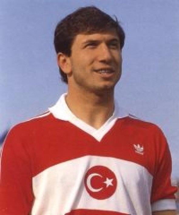 <p>Forvet / Tanju Çolak / Türkiye</p>
