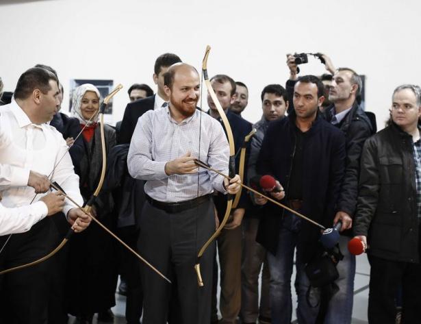 <p>'Spor Engel Tanımaz' sloganı altında düzenlenen etkinliğe aynı zamanda Okçular Vakfı'nın Mütevelli Heyeti Üyesi olan Bilal Erdoğan, </p>
