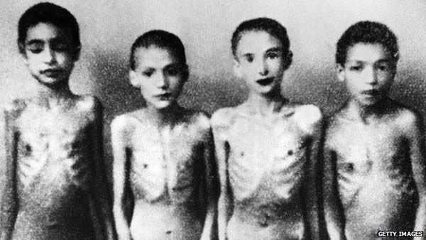 <div>Ölüm Meleği Josef Mengele (4) </div>
<div> </div>
<div>Josef Mengele'nin yaptığı bir diğer deney ise kampa gelen cücelerle olmuştur. Romanyalı beşi kız, yedi Yahudi cüce kardeş, İkinci Dünya Savaşı'nın en yoğun olduğu dönemde, Dr. Mengele'nin eline düştü. Rozika, Franziska, Avram, Frieda, Micki, Elisabeth ve Perla Ovitz kardeşler, doğuştan gelen cüceydiler.</div>