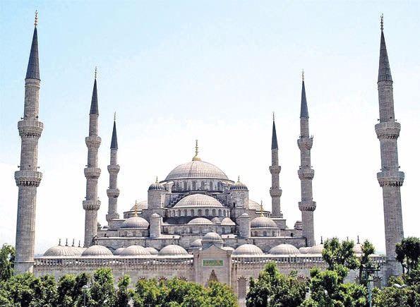 <p>Sultanahmet Camisi, aynı zamanda Türkiye’nin 6 minareli tek selatin camisi olma özelliğini de taşıyor.</p>

<p> </p>
