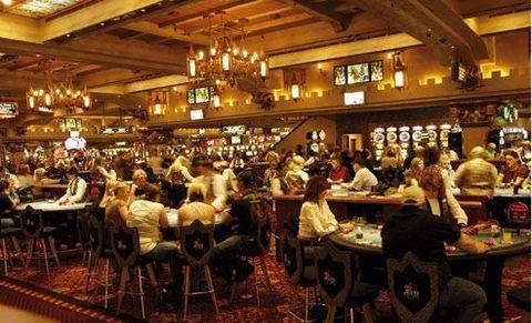 <p>Las Vegas'taki kumarhanelerin hiçbirisinde saat yoktur.</p>
<p> </p>