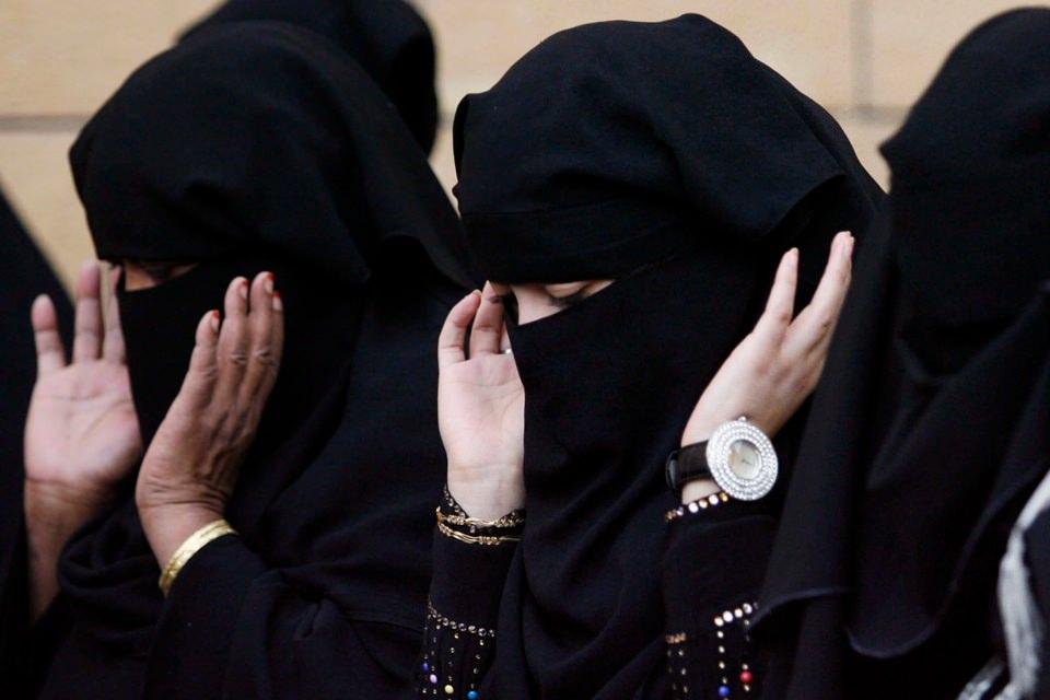 <p>Suudi Arabistan'da bir kadın kocasına kahve yapmazsa bu boşanma nedenidir.</p>
<p> </p>