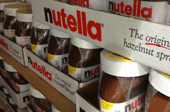 <p>Nutella, 2. Dünya Savaşı sırasında İtalyan bir pastacının, ürettiği çikolatayı arttırmak amacıyla çikolatayı fındıkla karıştırması sonucu bulundu</p>

<p> </p>
