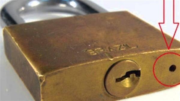 <p>İlk işlevi, eğer dış mekanda kullanıyorsanız yağmur sonucu oluşan suyun akıp gitmesini sağlamak.</p>
<p> </p>