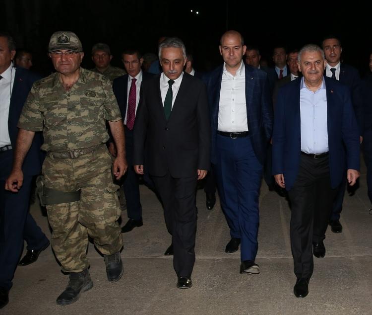 <p>Başbakan Binali Yıldırım Hakkari Çukurca'da 2.nci Hudut Tugay komutanlığını ziyaret etti.</p>
