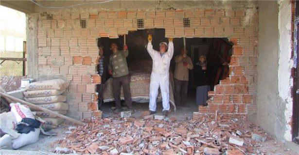 <p>1970 yılında Almanya'ya giden ve bir s&uuml;re sonra Ford Taunus marka otomobil alan Uysal, 1979'da Vezirk&ouml;pr&uuml;'ye geldi.&nbsp;</p>

<p>&nbsp;</p>
