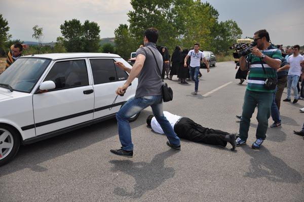 <p>Büyükşehirlerle ilgili yasal düzenlemenin ardından, köy statüsünden  mahalleye dönüştürülen İkizce sakinlerinden oluşan yaklaşık 100 kişilik grup, 223  hektar tarım arazisinin kamulaştırıp sanayi alanı ilan edileceğini iddia ederek,  mahalle yakınındaki arazide durumu protesto etti.</p>

<p> </p>
