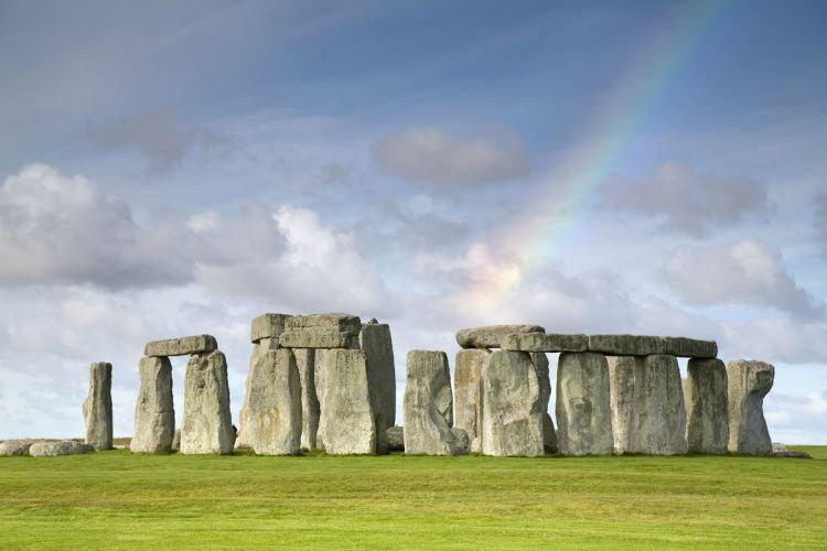 <p>Stonehenge / (İngiltere'deki Salisbury Düzlüğü'nde bulunuyor)</p>

<p><br />
İngiltere'nin meşhur tarihi kalıntıları... </p>
