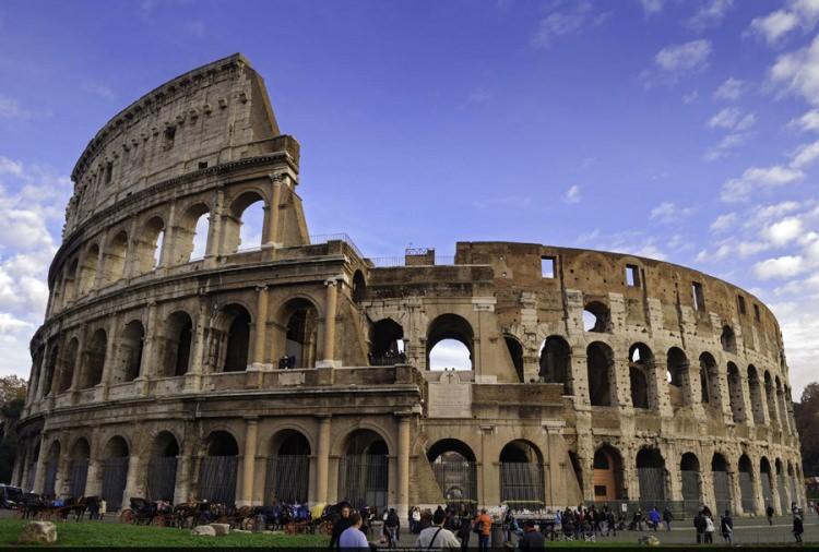<p>Roma'daki Kolezyum'un fotoğraflarda en bilinen hali...</p>