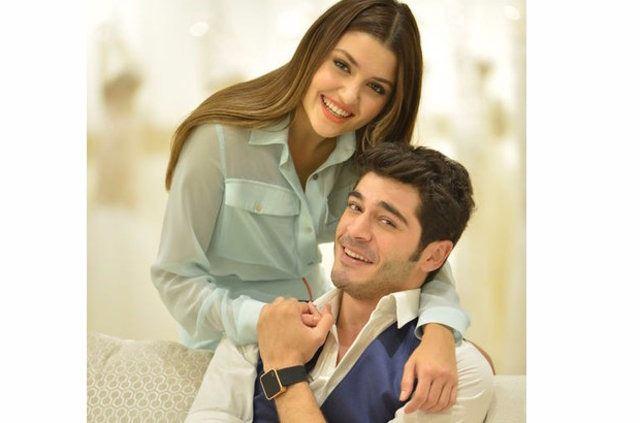 <p>Bir televizyon kanalında yayınlanan dizide başrol oyuncusu olarak oynayan Hande Erçel'in kardeşi oyuncu oluyor.</p>
