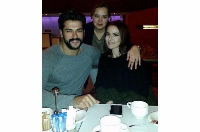 <p>Fahriye Evcen ve kardeşi Ayşen Evcen.</p>
