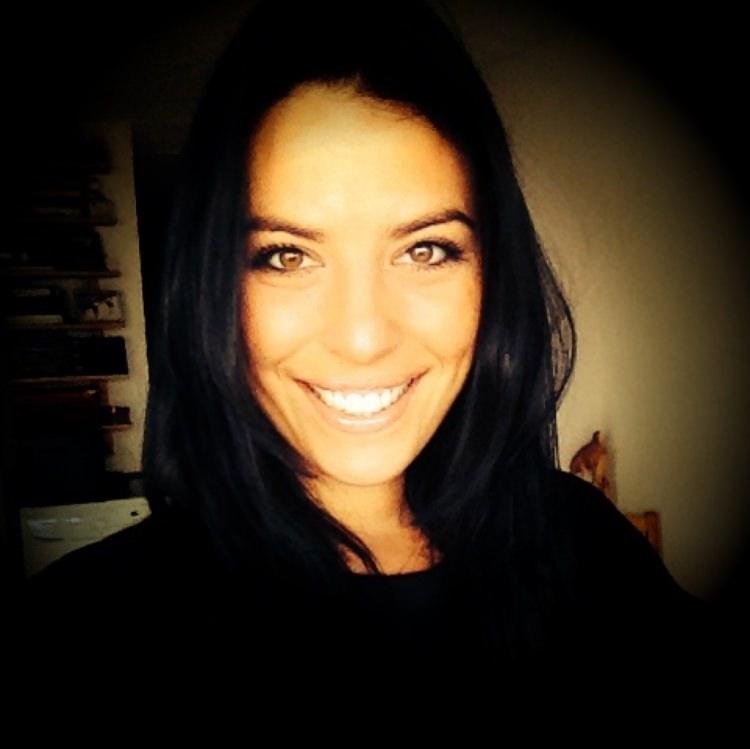 <p>Yolanthe Cabau'nun ablası Rebecca Cabau</p>

<p> </p>
