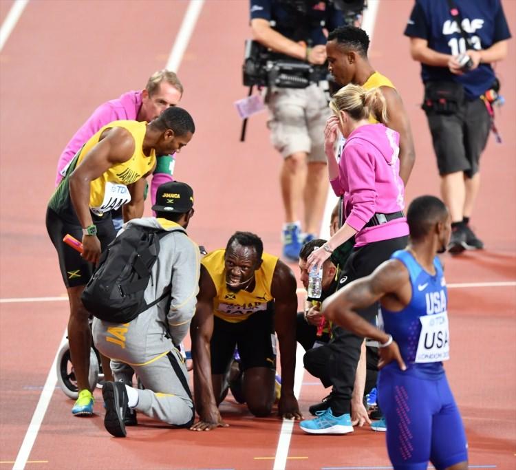 <p>Son 100 metreyi koşan olimpiyat ve dünya şampiyonu rekortmen atlet Usain Bolt, sakatlanarak yarışı yarıda bıraktı.</p>
