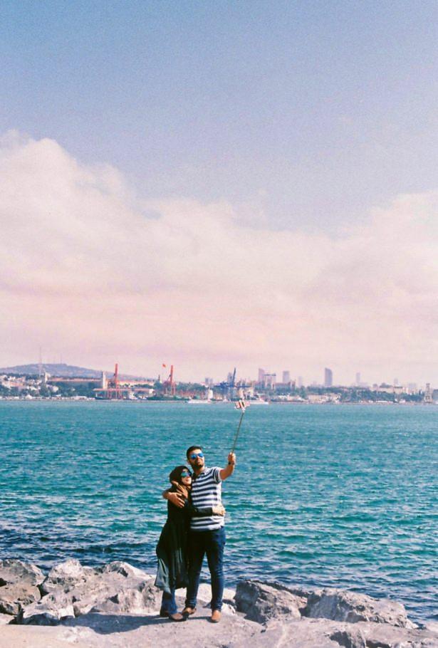 <p>Sonuç mu? Hava sıcaklığı ve ucuz film sebebiyle ortaya çıkan pastel tonlarda bir garip Türkiye…</p>

<p> </p>
