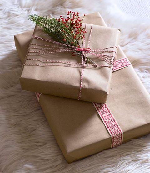 <p>Alınan hediyeler ister pahalı ister ucuz olsun, kendi yaptığınız paketlemelerle hediyelerinizi unutulmaz kılabilirsiniz.</p>
