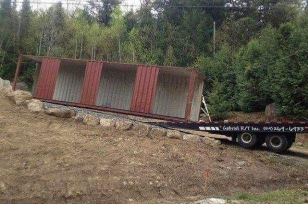 <p>Boş duran 4 nakliye konteynırı ile ultra lüks bir ev yapan inşaat işçisi görenleri hayrete düşürdü...</p>

<p> </p>
