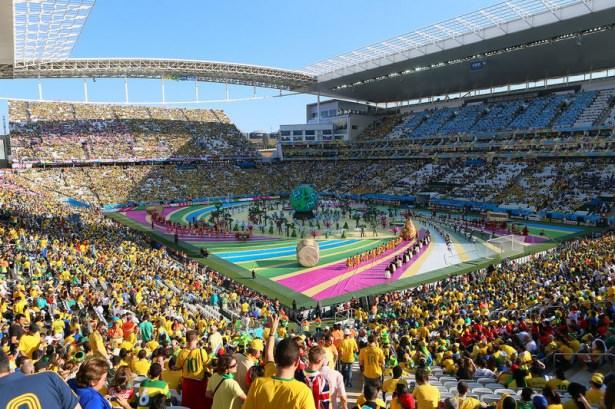 <p>Futbolun en büyük uluslararası organizasyonu FIFA Dünya Kupası, Brezilya'nın Sao Paulo kentinde düzenlenen açılış töreniyle başladı.</p>