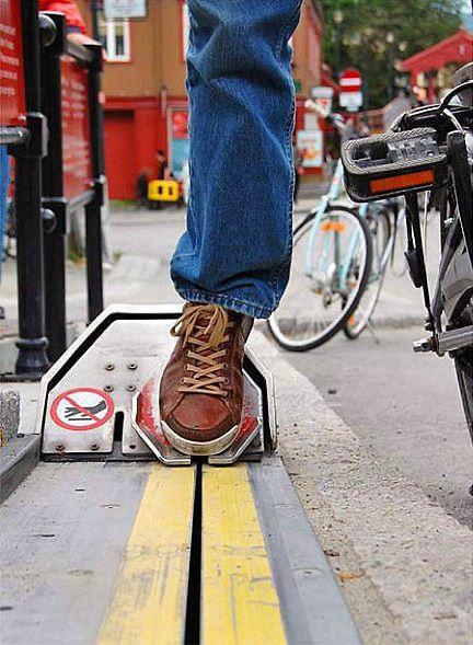 <p>Ge&ccedil;tiğimiz aylarda bu teknolojiyi geliştiren m&uuml;hendisler, 'CycloCable' adı verilen d&uuml;nyanın bisikletler i&ccedil;in &uuml;retilmiş ilk y&uuml;r&uuml;yen merdivenini halkın kullanımına a&ccedil;tılar.</p>
