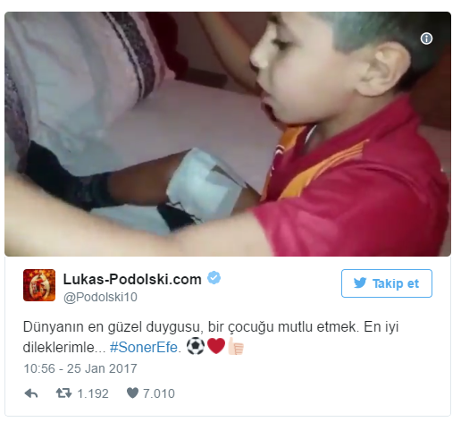 <p>Çocukların yardımına koştu hep...</p>