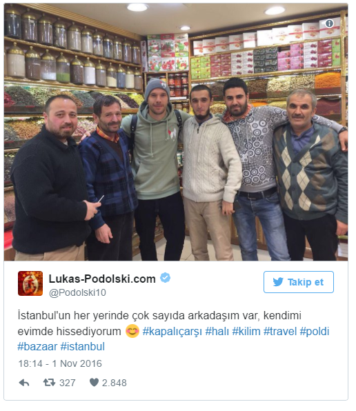 <p>Halk ile arasına duvar örmedi</p>