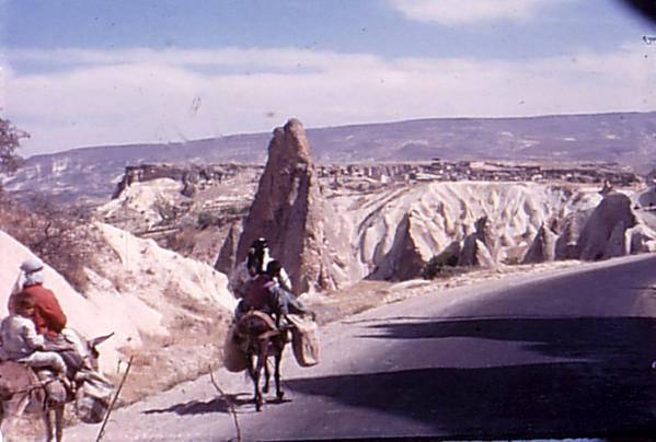 <p>Nemrut görüntülerini çeken Alman araştırmacı Lothar Carlowitz tarafından 50 yıl önce çekildiği düşünülen görüntülerde Kapadokya Ürgüp bölgesinin henüz insan eli değmemiş halini çok net bir şekilde görebilirsiniz.</p>

<p> </p>
