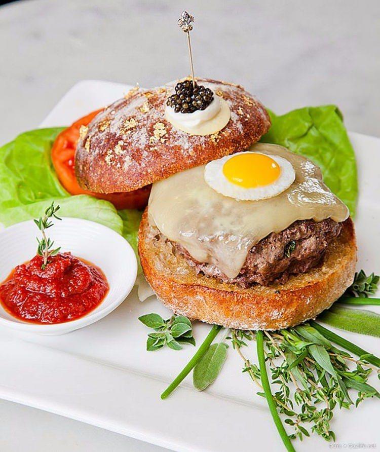 <p><strong>Le Burger Extravagant</strong></p>
