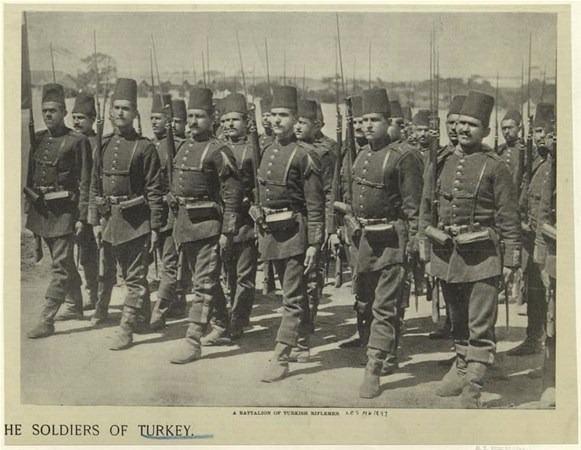 <p>1897 yılında içtimada bekleyen askerler<br />
 </p>
