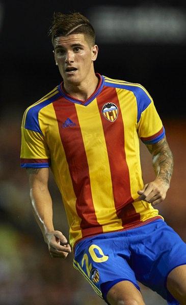 <p>Rodrigo de Paul, Valencia'dan Racing Club'a kiralık gitti.</p>