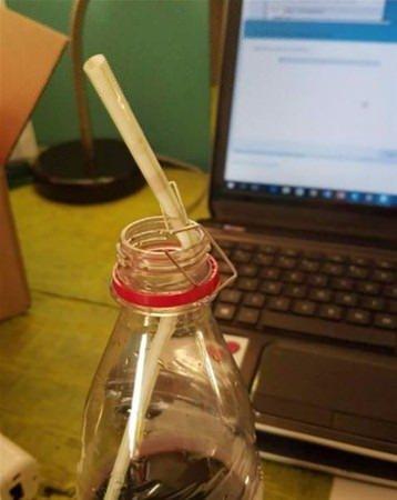 <p>Pipetinizin şişenin içine düşmesini ataş kullanarak engelleyebilirsiniz.</p>
<p> </p>