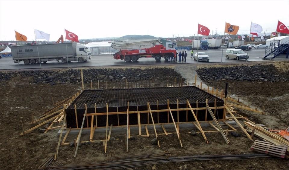 <p>- Otoyolun toplam uzunluğu: 352 kilometre</p>

<p> </p>
