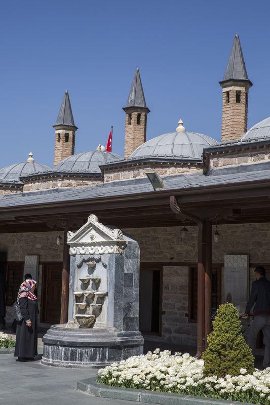 <p>Bu yılki şivlilik ve fener alayı etkinliklerinin 6 Nisan Çarşamba saat 19.30'da Kültürpark'ta yapılacağını ifade eden Akyürek, Regaip Kandili programının da 7 Nisan Perşembe günü 14.00'te Zindankale Kültür Merkezi'nde gerçekleştirileceğini bildirdi.</p>

<p> </p>
