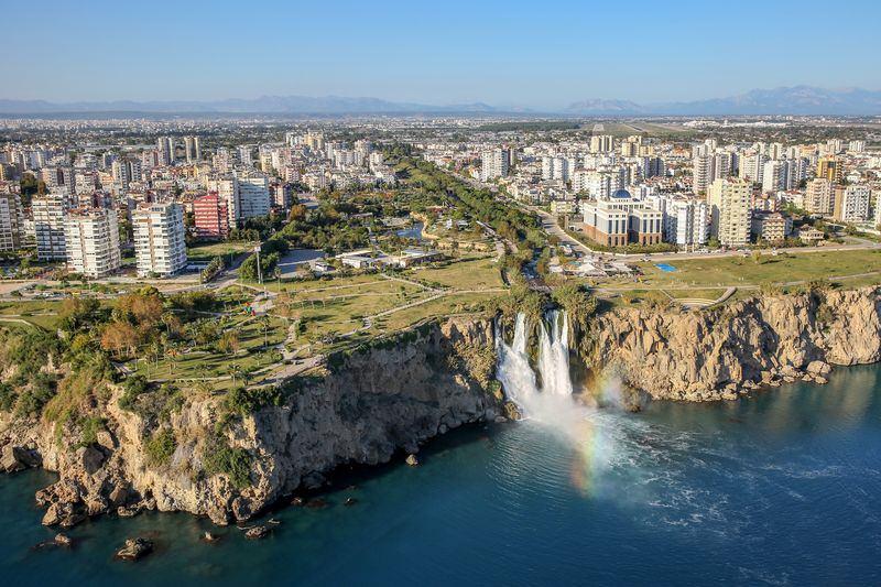 <p>Antalya Düden Şelalesi denize döküldüğü yer</p>