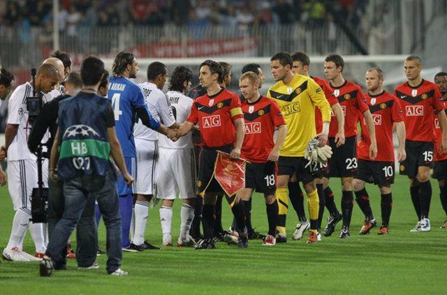 <p>Beşiktaş - Manchester United maçı sonrasında kaleci Ben Foster:<br />
<br />
<strong>"İnönü Stadyumu'ndaki atmosferden çok etkilendim. İnanılmazdı, resmen sağır ediciydi. İkinci yarıda öyle bir an var ki ben kendi düşündüklerimi duyamadım. Çıkan sesi size ancak böyle tarif edebilirim."</strong></p>