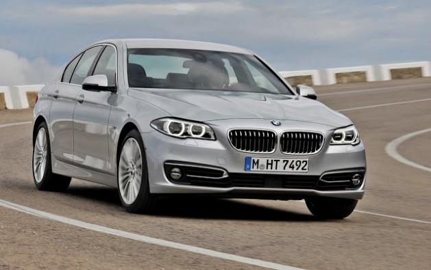 <p>BMW, temmuz ayında farklı modelleri için farklı fırsatlar sunarken, yeni Türkiye'ye getirdiği 1.6 lt (170 HP) benzinli motor ve 8 ileri otomatik şanzıman seçeneğine sahip 520i modelini de 55 bin euro'luk özel bir fiyatla satıyor.</p>
