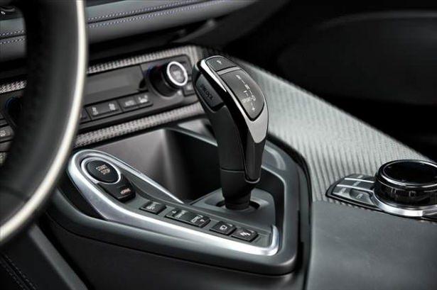 <p>Aracın kaputunun altında ise standart modelde olduğu gibi 1.5 lt’lik üç silindirli TwinPower turbo motora, elektrikli bir motor daha eşlik ediyor. (Kaynak: Otohaber)</p>