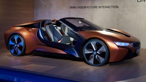<p>Alman otomotiv devi BMW, ABD’nin Las Vegas kentinde düzenlenen CES 2016 Fuarı’nda elektrikli konsept modeli BMW i8 Roadster’i görücüye çıkardı.</p>
